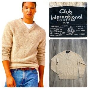 TIP TOP Club International 100% Shetland pure wool vneck sweater. Like new.